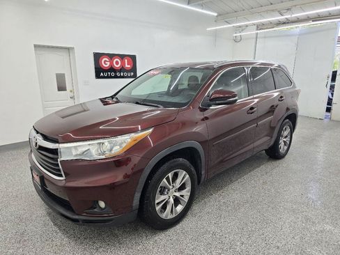 Used 2015 Toyota Highlander XLE FWD image 3