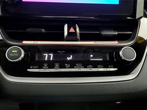 Certified 2025 Toyota Corolla LE image 27