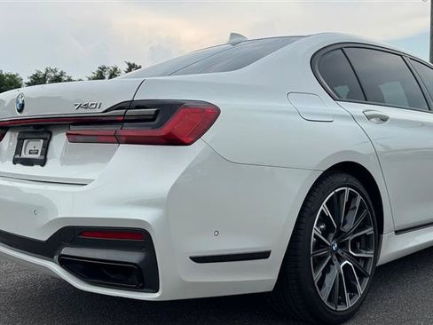 Used 2022 BMW 740i w/ M Sport Package RWD image 30