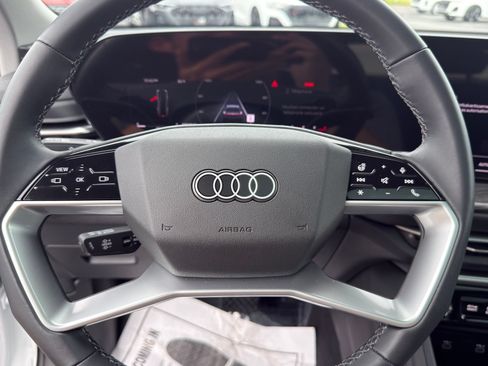Used 2025 Audi Q5 Premium w/ Convenience Package AWD/4WD image 17