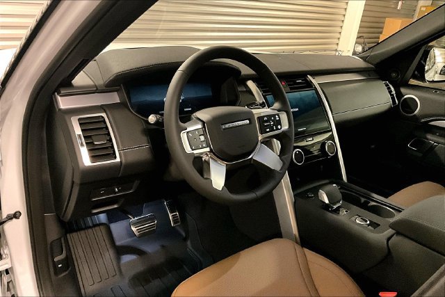 New 2026 Land Rover Discovery Limited Edition AWD/4WD image 7