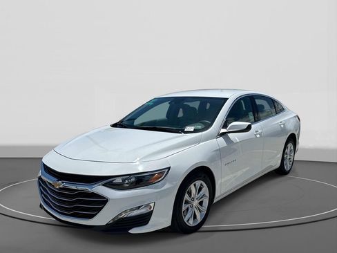 Used 2025 Chevrolet Malibu LT FWD image 2