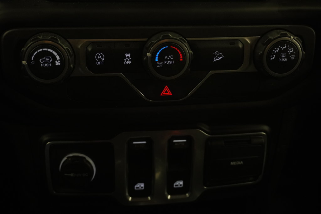 Used 2019 Jeep Wrangler Sport w/ Quick Order Package 24S AWD/4WD image 37