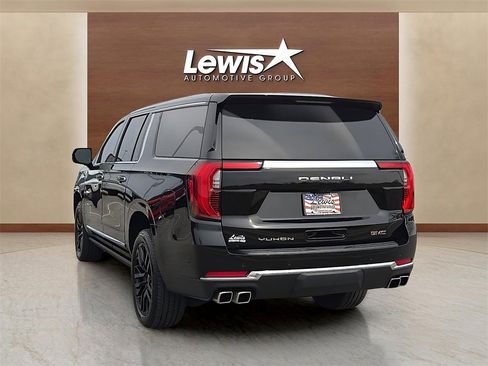 Used 2025 GMC Yukon XL Denali w/ Denali Reserve Package image 3