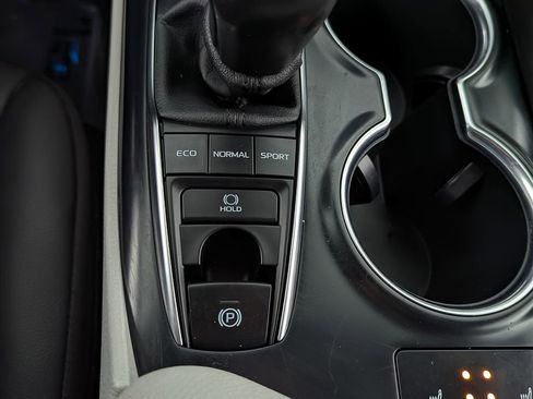 Used 2020 Toyota Camry XLE image 26