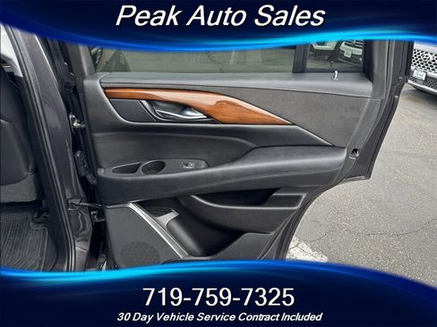 Used 2017 Cadillac Escalade Luxury image 34