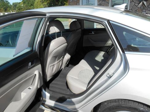 Used 2015 Hyundai Sonata Sport w/ Option Group 03 FWD image 10