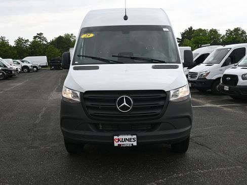 Used 2025 Mercedes-Benz Sprinter 2500 image 10