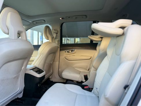 Used 2020 Volvo XC90 T6 Momentum w/ Protection Package Premier image 7
