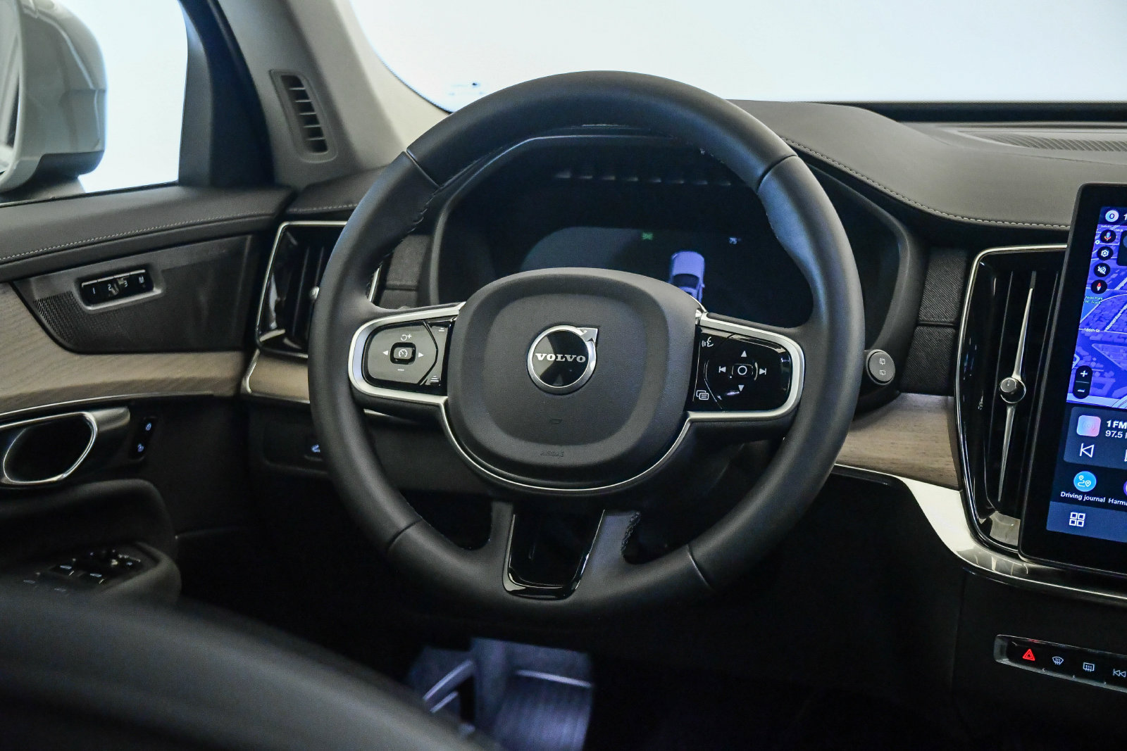 Certified 2026 Volvo XC90 B6 Plus AWD/4WD image 12