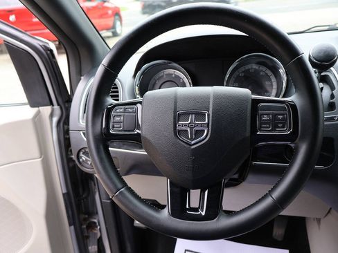 Used 2017 Dodge Grand Caravan SXT FWD image 27