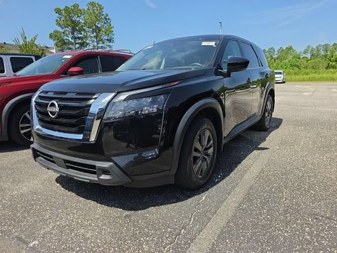 Certified 2024 Nissan Pathfinder S FWD image 1