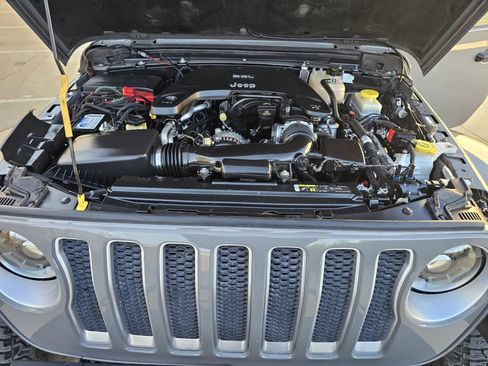 Used 2018 Jeep Wrangler Unlimited Sahara AWD/4WD image 38