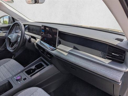 Certified 2025 Volkswagen Tiguan S FWD image 26