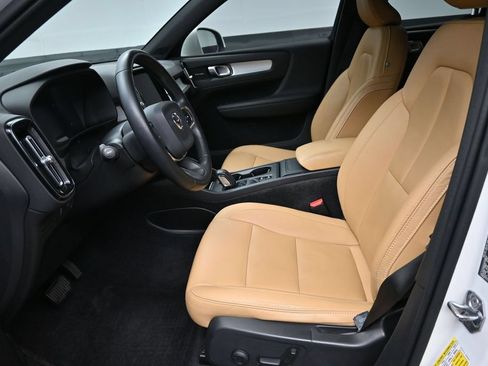 Used 2019 Volvo XC40 T5 Momentum AWD/4WD image 9