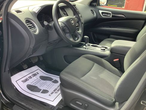 Used 2019 Nissan Pathfinder SV image 12