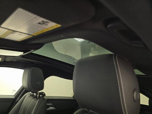 Used 2023 Land Rover Range Rover Velar R-Dynamic S image 8