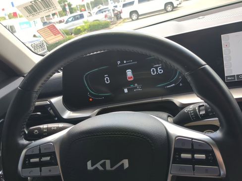 Used 2024 Kia Telluride S w/ S Sunroof Package FWD image 12