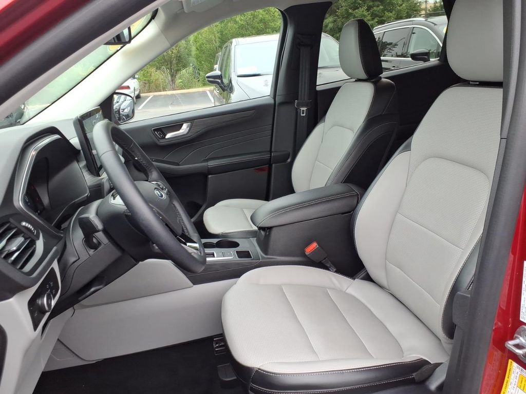 Used 2024 Ford Escape Platinum AWD/4WD image 17
