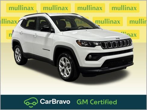 Used 2025 Jeep Compass Latitude image 1