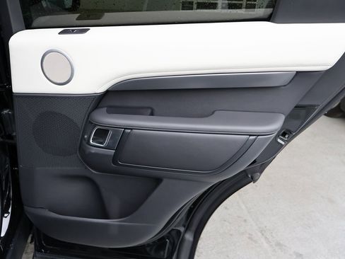 New 2025 Land Rover Discovery Metropolitan Edition image 34