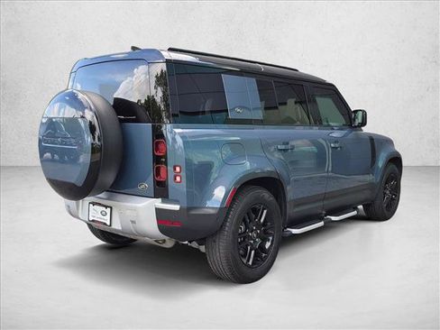 Used 2023 Land Rover Defender 110 SE AWD/4WD image 5