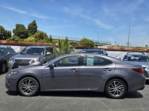 Used 2017 Lexus ES 350 w/ Navigation System Package FWD image 7