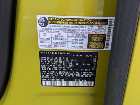 Used 2025 Volkswagen ID. Buzz Pro S Plus RWD image 40