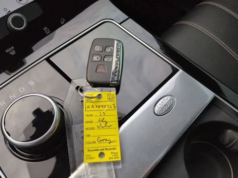Used 2019 Land Rover Range Rover Velar R-Dynamic SE image 37