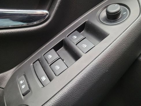 Used 2022 Chevrolet Trax LT FWD image 27