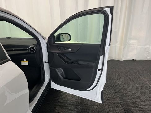 New 2026 Chevrolet Equinox LT w/ Convenience Package II image 17