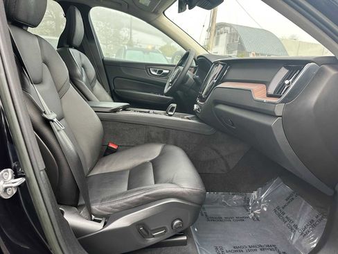 Certified 2023 Volvo XC60 T8 Plus w/ Protection Package Premier image 10