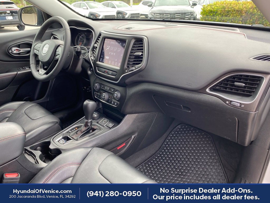 Used 2022 Jeep Cherokee Trailhawk w/ Premium Leather Package AWD/4WD image 18