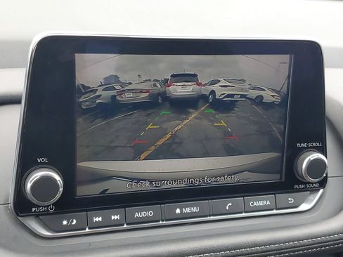 Used 2025 Nissan Rogue SV FWD image 21