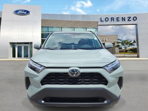 Used 2022 Toyota RAV4 XLE w/ Convenience Package FWD image 2