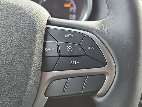 Used 2019 Jeep Grand Cherokee Limited image 19