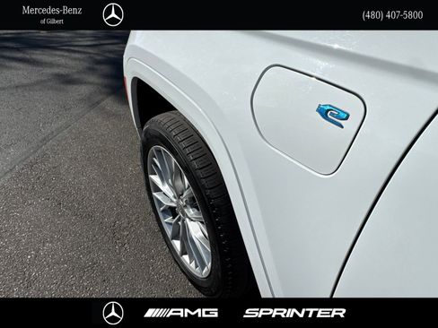 Used 2023 Jeep Grand Cherokee Summit w/ Advanced Protech Group IV AWD/4WD image 9