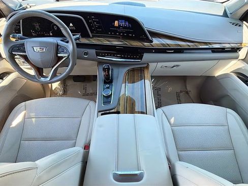 Used 2021 Cadillac Escalade ESV Premium Luxury Platinum AWD/4WD image 17