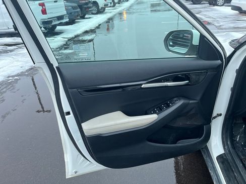 Used 2023 Kia Seltos EX image 11