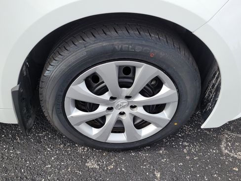 Certified 2025 Toyota Corolla LE image 9