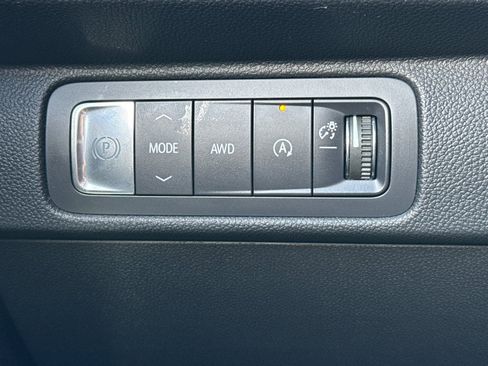 Used 2025 Chevrolet Traverse Z71 image 39