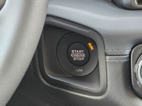 New 2025 Jeep Gladiator Sport image 29