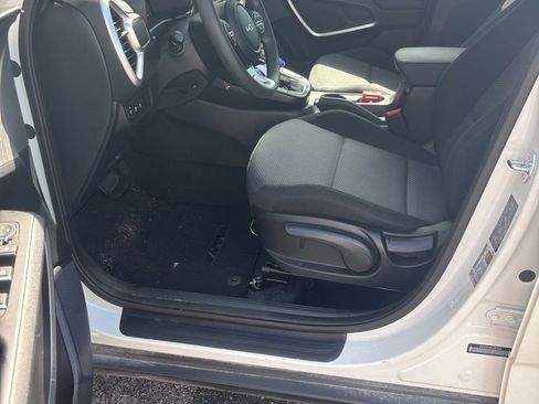 Used 2025 Kia Soul LX w/ LX Technology Package FWD image 5