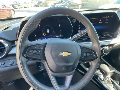 Used 2025 Chevrolet Trax LT image 29