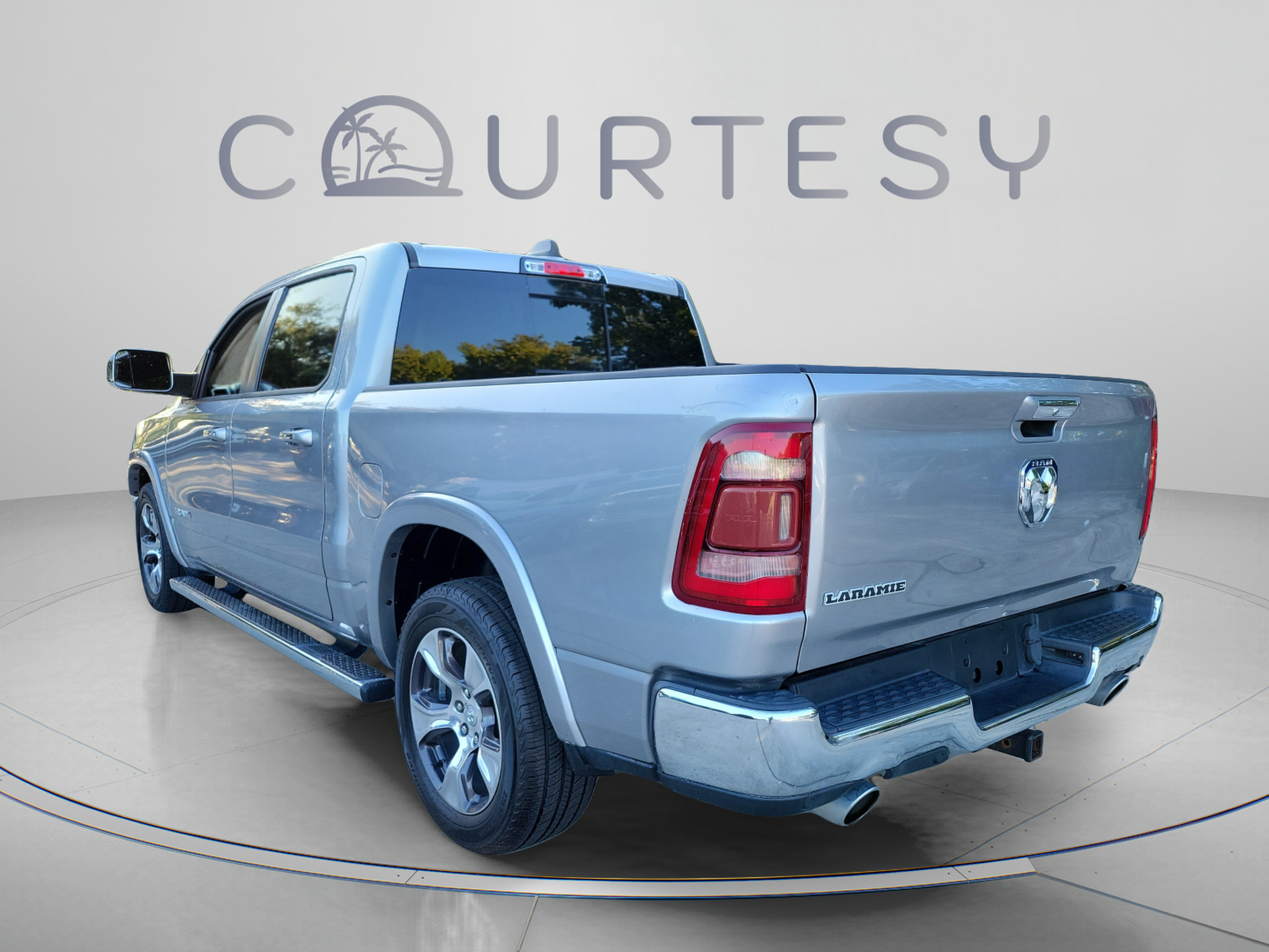 Used 2019 RAM 1500 Laramie RWD image 2