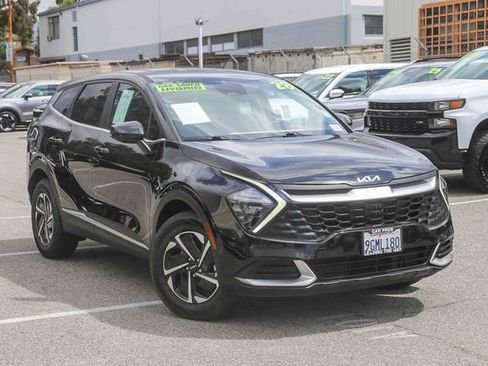 Used 2023 Kia Sportage LX AWD/4WD image 2