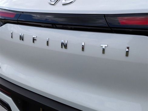 Certified 2025 INFINITI QX60 Luxe image 9