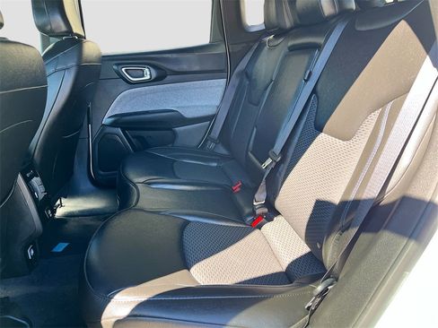 Used 2025 Jeep Compass Latitude image 24