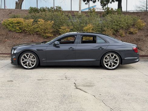 Used 2023 Bentley Flying Spur W12 image 8