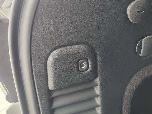 Used 2018 Jeep Grand Cherokee Altitude AWD/4WD image 23